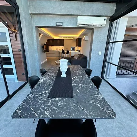 In With Luxury מלון *