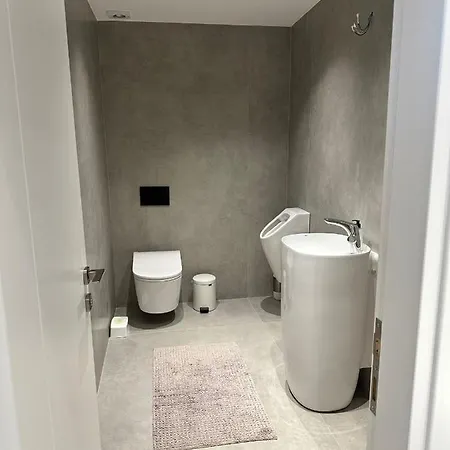 In With Luxury Hotel